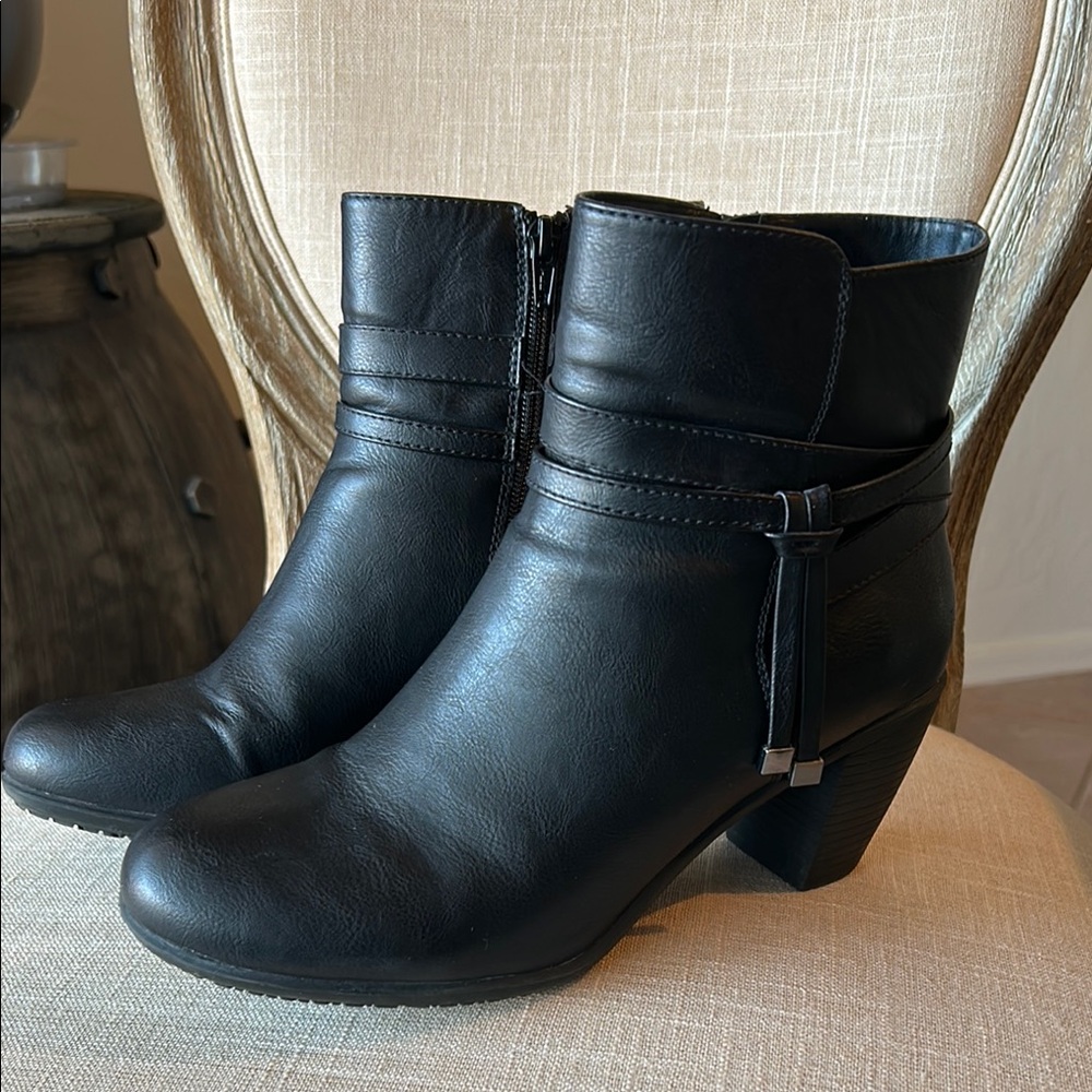 Croft & Barrow Black Ankle Boot - Picture 6 of 12